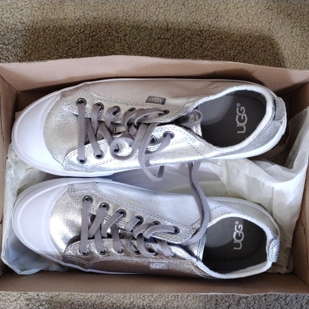Ugg never worn shoes sneakers